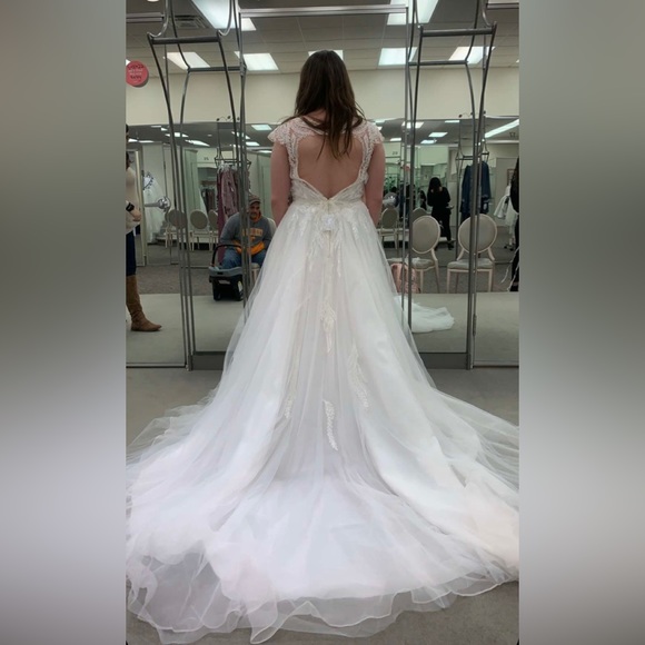 Oleg Cassini plunging open back tulle wedding dress NWT - Picture 3 of 7